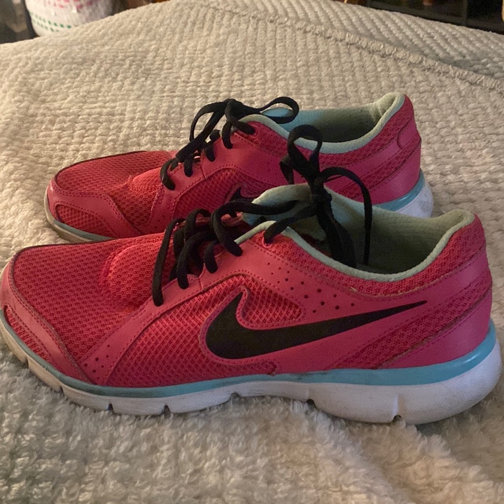 Nikes Pink and Black